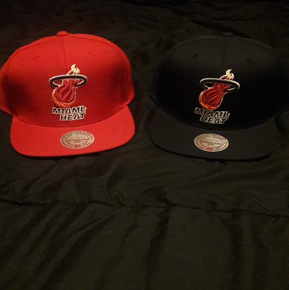 2 BRAND NEW MITCHELL AND NESS MIAMI HEAT HATS